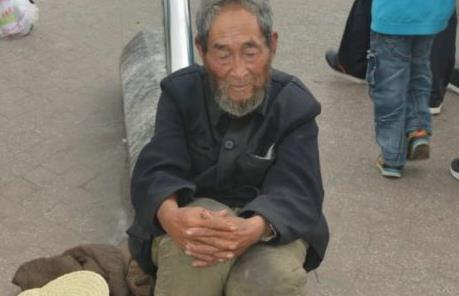 中国老人被澳洲警察抓捕，做的事实在不能忍，把中国的脸丢光了