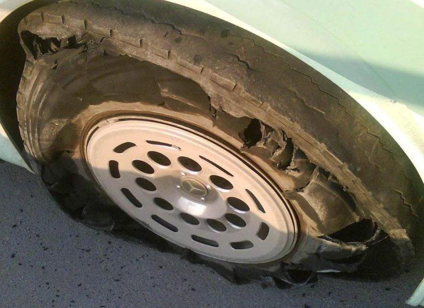 「谈车甲乙丙」汽车轮胎能用多久？修车工：车再贵也别超过这时间，别等出事才悔