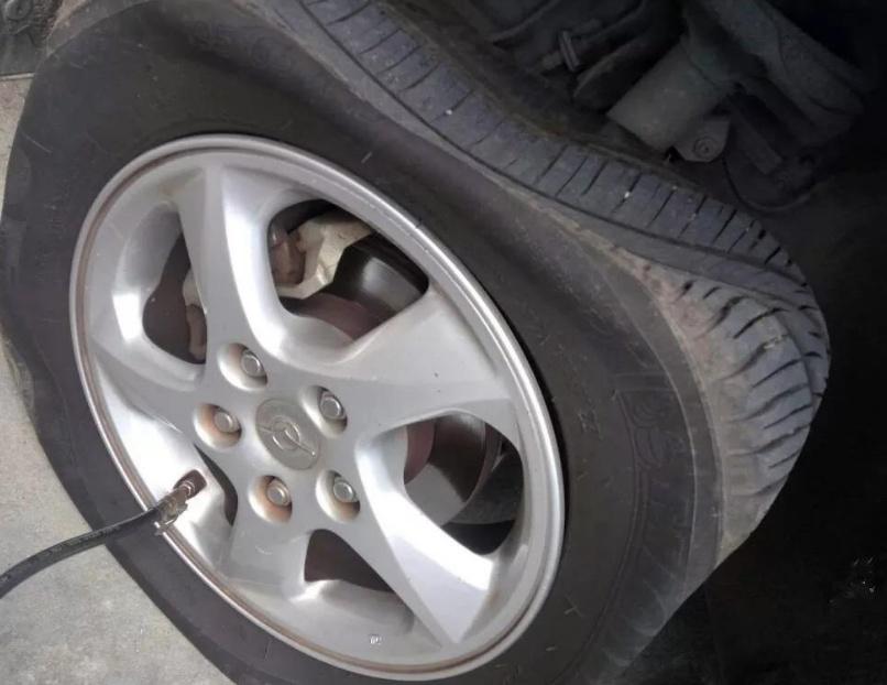 「谈车甲乙丙」汽车轮胎能用多久？修车工：车再贵也别超过这时间，别等出事才悔