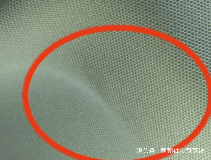 [朝朝社会奇葩说]女子新买奔驰发现车内不明液体，4S店员理直气壮：干过啥心里没数