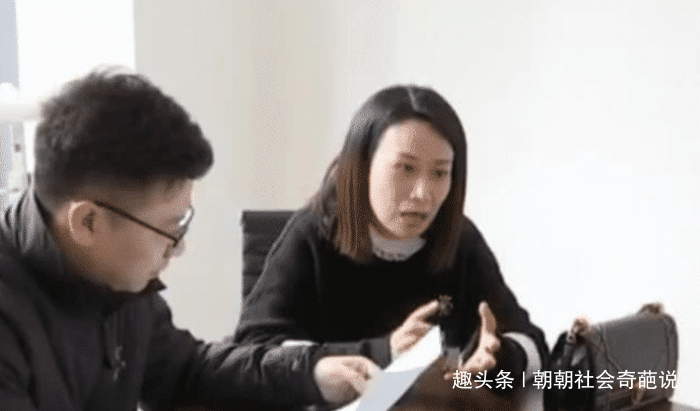 [朝朝社会奇葩说]女子新买奔驰发现车内不明液体，4S店员理直气壮：干过啥心里没数