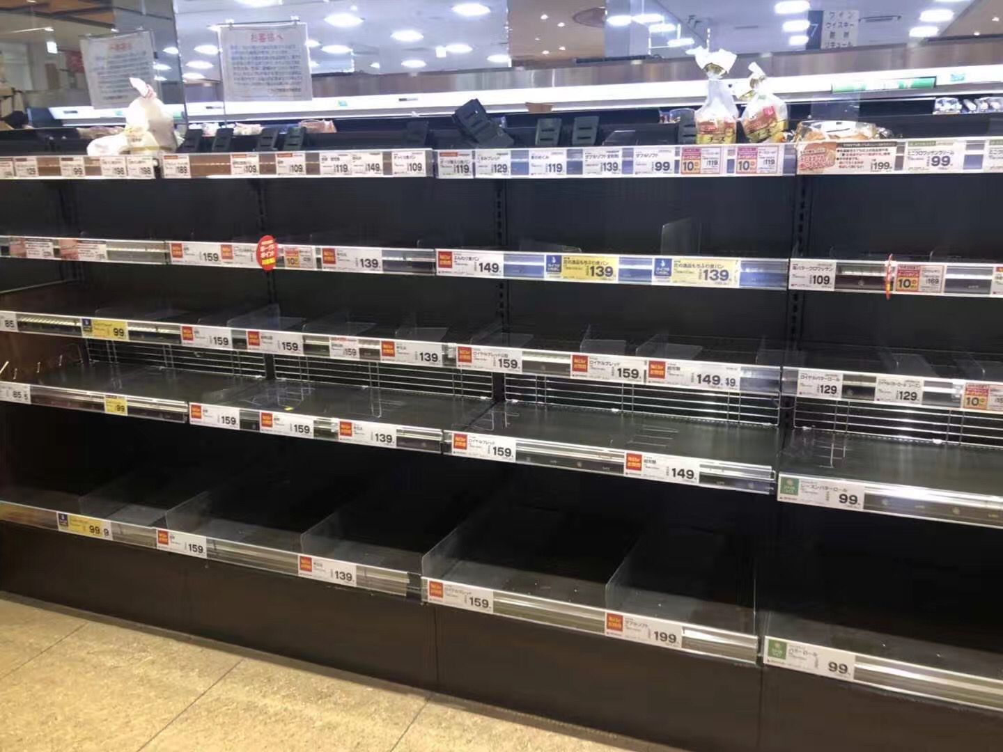 强台风海贝思来袭 ..超市被抢购一空