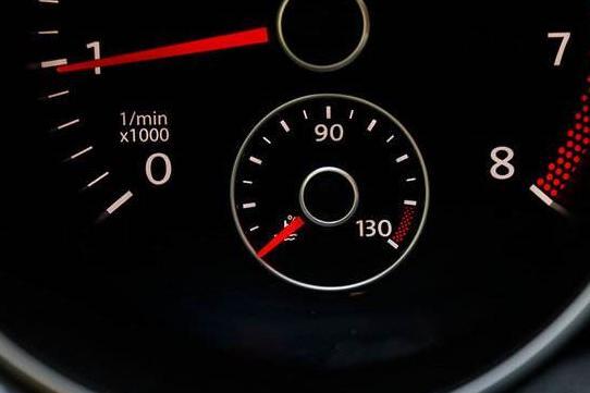 「山西必高之星朔州店」自动挡汽车在热车的时候，应该挂在P档还是N档呢？有什么区别？