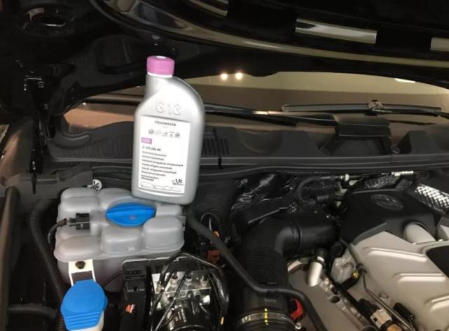 「娱乐happy一片天」为啥防冻液还分不同的颜色？汽修师傅：没加对，等着车爆缸吧！