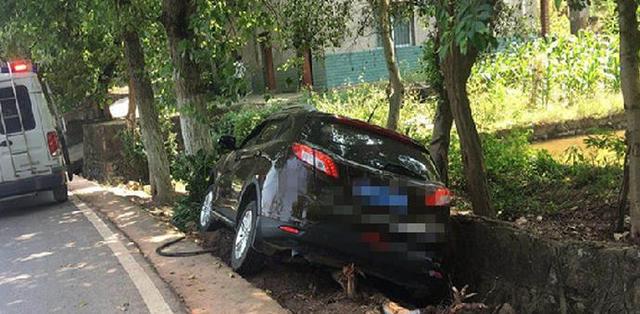 12缸汽车：开车掉沟怨车大？找不好车轮位置，开什么车都没用