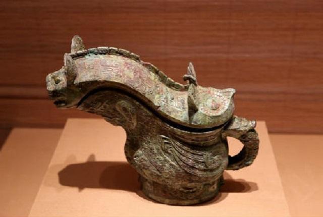 在春秋战国之际，晋系青铜器的艺术风格是怎样的？