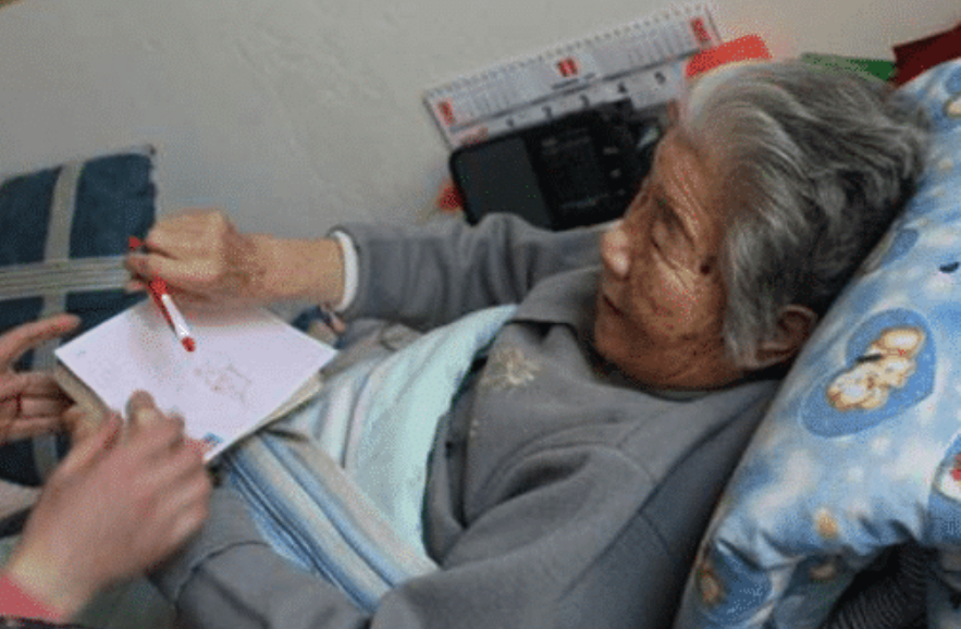 「港岛姑娘」为什么很多老人去世前，嘴里都会说胡话？背后的原因心疼