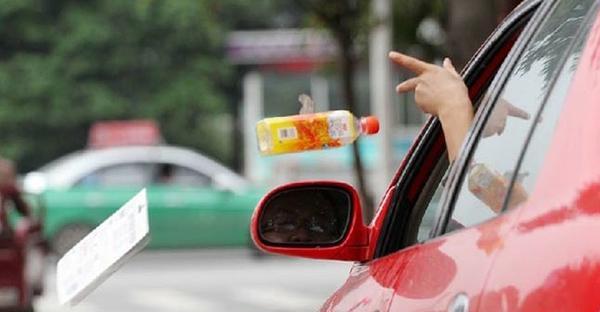 济南顺子■开车过程中遇到的9大奇葩事，哪一个让你最不能忍？