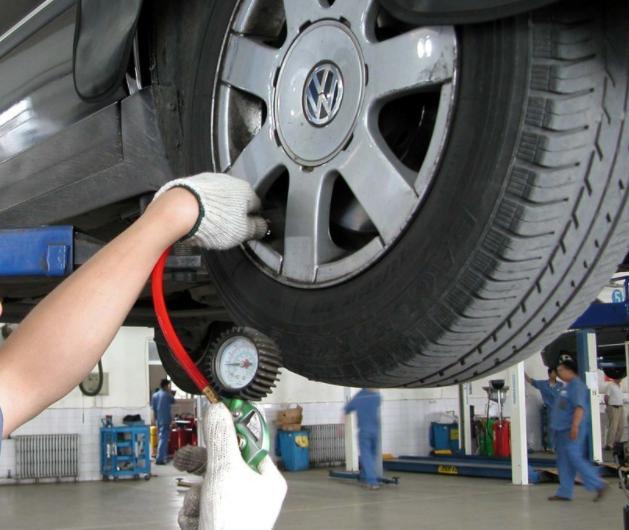 【我说你怎么回事】四个胎压不一致，前两个2.3，后两个2.5，跑高速安全吗？