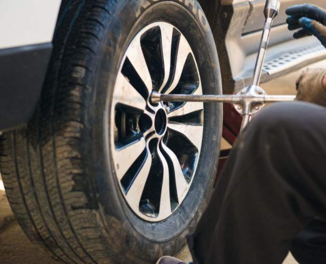 【我说你怎么回事】四个胎压不一致，前两个2.3，后两个2.5，跑高速安全吗？