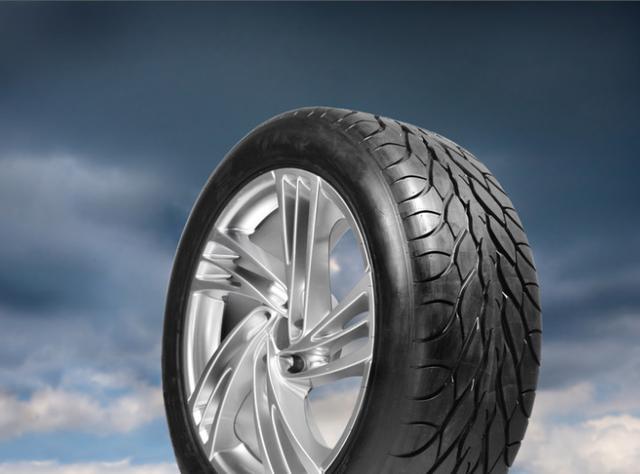 【我说你怎么回事】四个胎压不一致，前两个2.3，后两个2.5，跑高速安全吗？