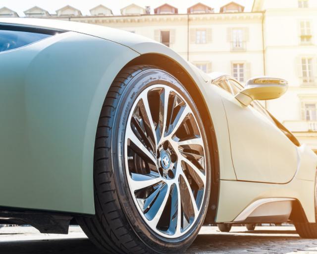 【我说你怎么回事】四个胎压不一致，前两个2.3，后两个2.5，跑高速安全吗？