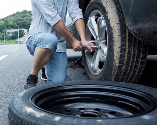 【我说你怎么回事】四个胎压不一致，前两个2.3，后两个2.5，跑高速安全吗？