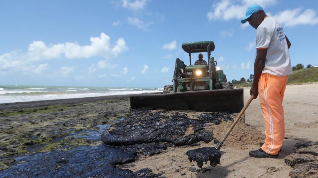 巴西东北部受原油污染地点升至150个保护区受威胁