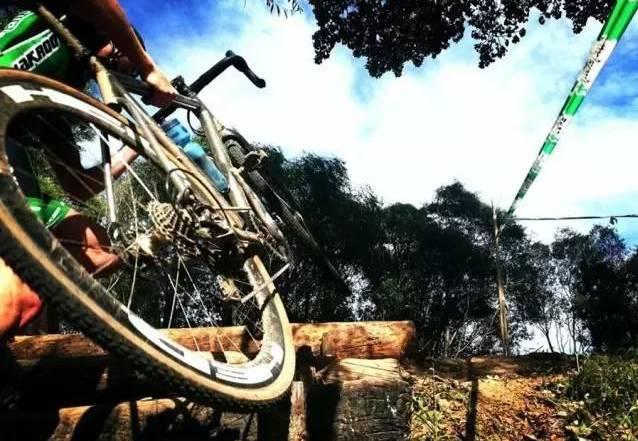 「洋哥爱骑行」骑行了这么久，却连骑车技巧都没学会？