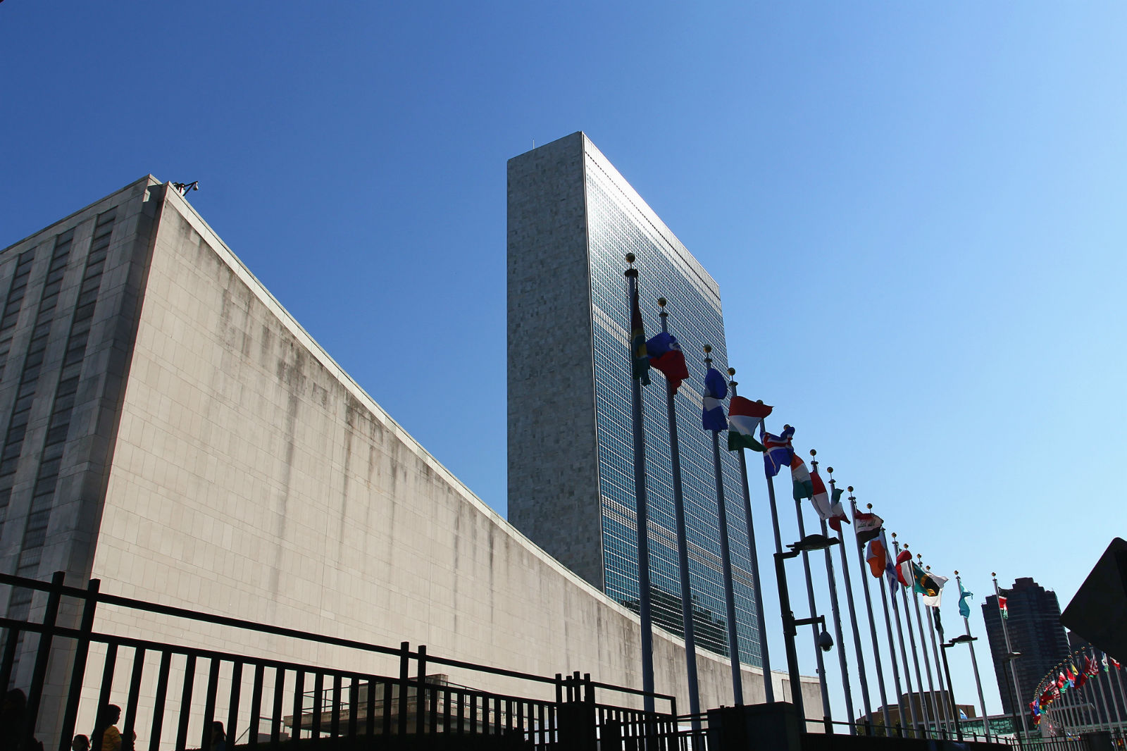 被逼急了，联合国警告美国：总部搬离美国取消美国投票权