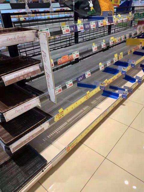 年度最强台风登陆..致多人伤 网友：超市商品都抢空了