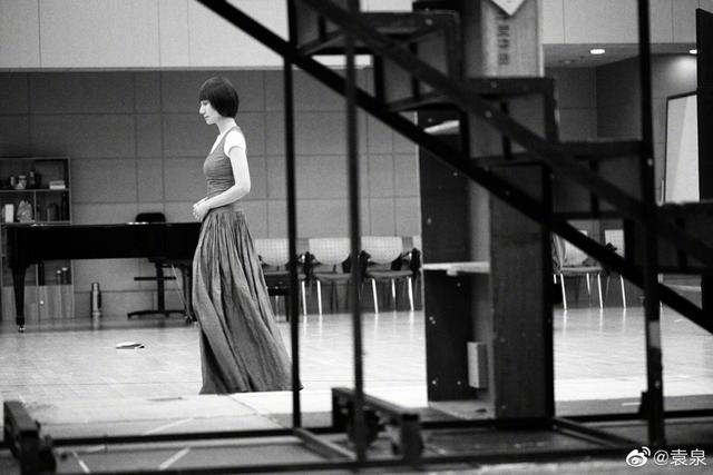 #花未眠陪你成长#袁泉自暴“很自卑”：自卑是绊脚石还是垫脚石，重点在于你怎么做