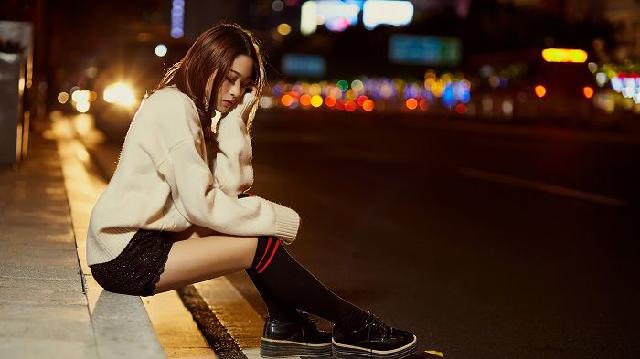 #小刘子谈情感#对你动情的女人，往往会有这几个表现，特别是第二个