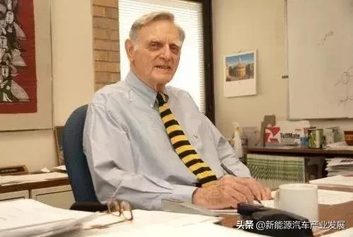 「汽车资讯」97岁的诺贝尔奖获得者，我想让汽车尾气从全世界的高速公路上消失