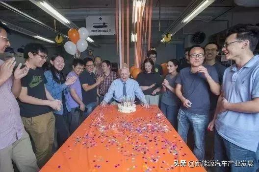 「汽车资讯」97岁的诺贝尔奖获得者，我想让汽车尾气从全世界的高速公路上消失