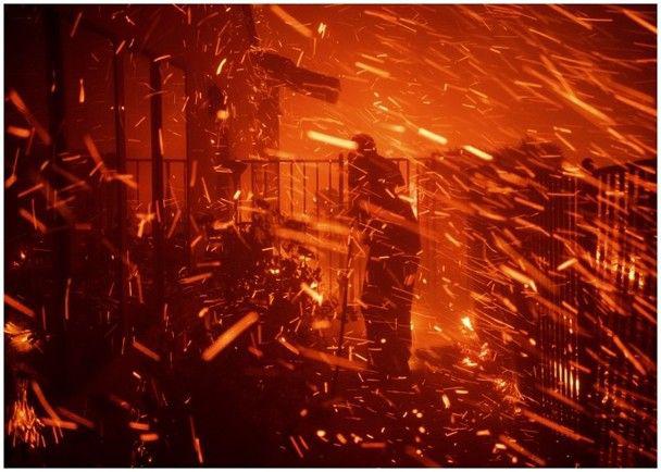 加州南部地区连发2场山火，当地近百间房屋被烧毁酿1死！