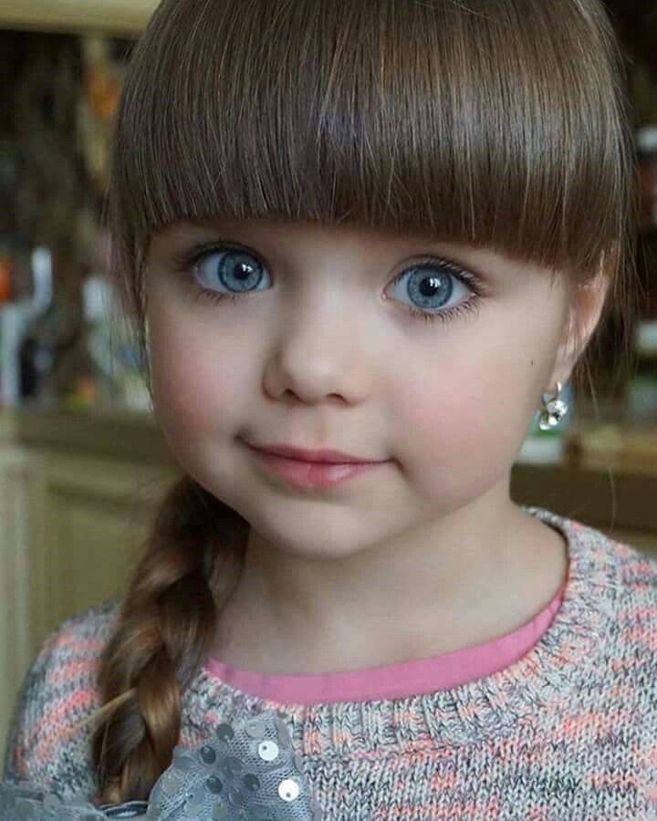 最美丽小孩，6岁精灵系小女模一双蓝眼睛征服全世界!