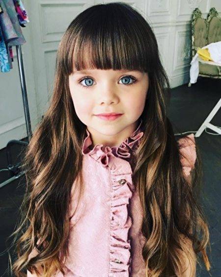 最美丽小孩，6岁精灵系小女模一双蓝眼睛征服全世界!