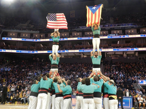NBA“默许”加泰罗尼亚独立旗帜入场？西班牙网友怒：侮辱！挑衅！