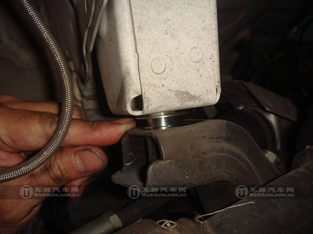 蛋蛋懂车@什么是底盘杯士？剖析那些万恶的金属衬套