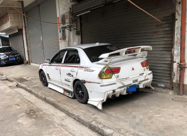 纪师傅说车：百思不得解，这台车其实我不感兴趣，就是好奇它是怎么上来的