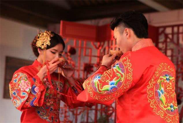 「禾田飞歌」新郎用两万元婚戒换走新娘的房子车子票子 新娘冷笑：你也配？滚