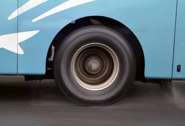 [汽车最先锋]汽车开窗户比开空调到底能省多少油？