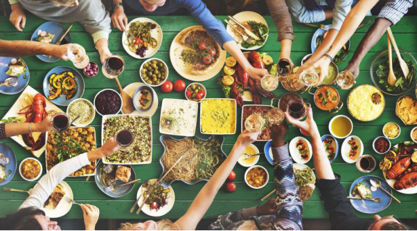 #看见开原#老板请客吃饭却忘了带钱，我主动付款后月底发工资时傻眼了