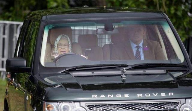 汽车情报处■她无证驾驶79年，无一人敢阻拦，交警见到也要敬礼