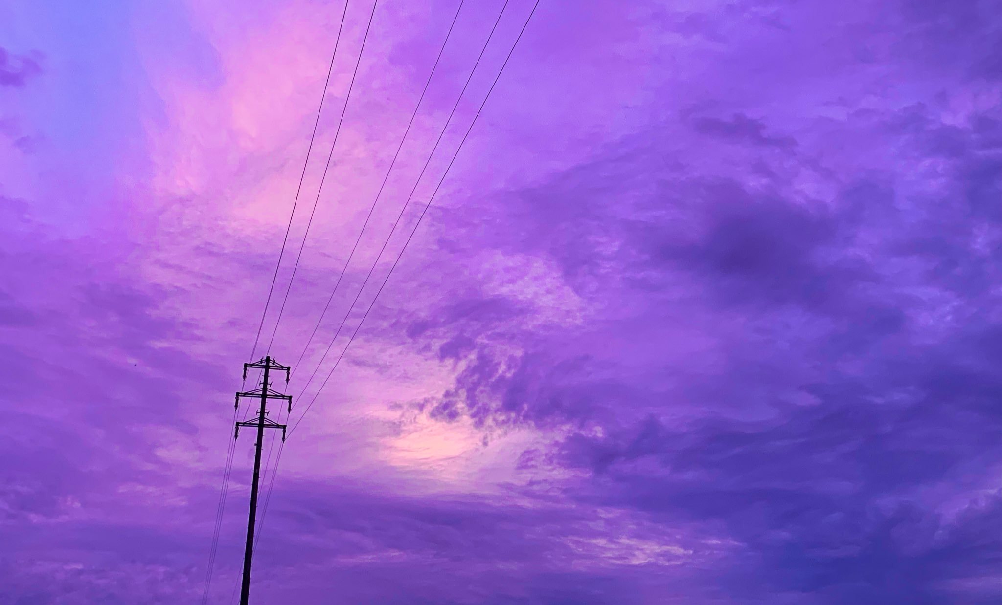 台风\\＂海贝思\\＂让..天空变成紫色 大量航班停飞
