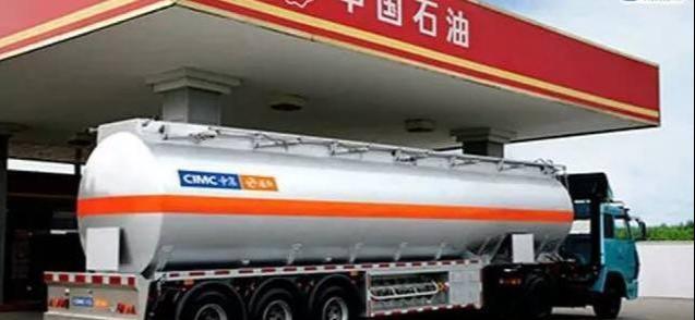 【汽车风潮】几个汽车加油小技巧，能让你每箱油多跑上百公里