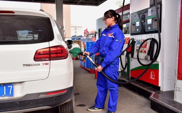 【汽车风潮】几个汽车加油小技巧，能让你每箱油多跑上百公里