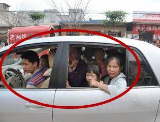 外车咖：5座车坐4个大人+2个小孩，算超载吗？