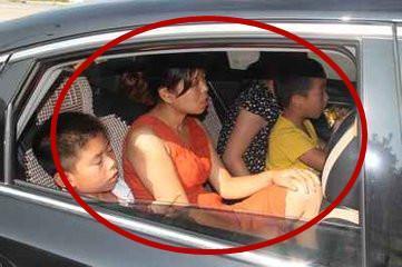 外车咖：5座车坐4个大人+2个小孩，算超载吗？