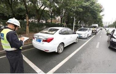 外车咖：5座车坐4个大人+2个小孩，算超载吗？