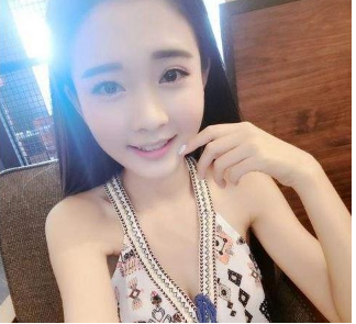 「乡村小生活」她是全国“最贵”女车模，身价高达1.5亿，出门豪车不断