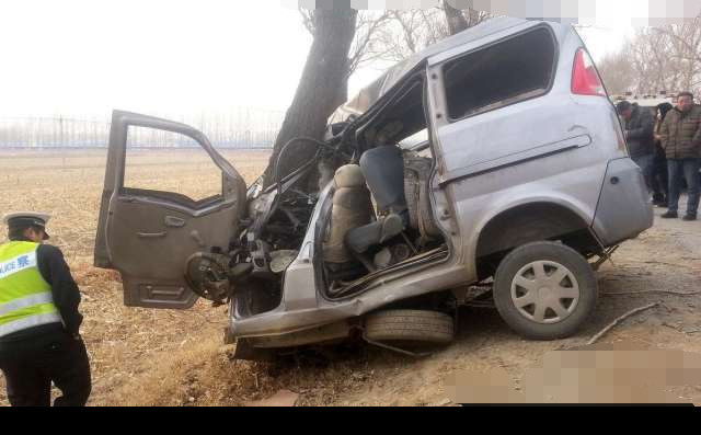 汽车轿车讲堂■开车时踩刹车没反应，你会选择撞树还是撞墙？老司机都靠这招保命