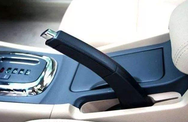 「汽车小涛涛」机械手刹电子刹车这两制动系统，在刹车失灵的情况下哪个更安全