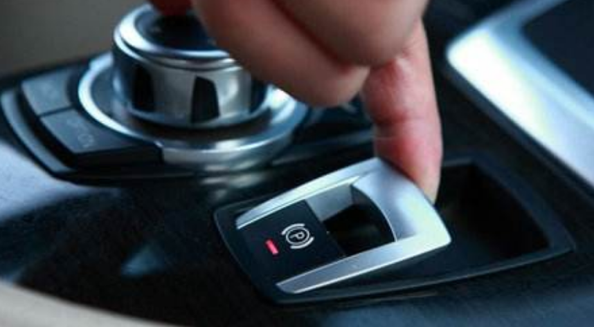 「汽车小涛涛」机械手刹电子刹车这两制动系统，在刹车失灵的情况下哪个更安全