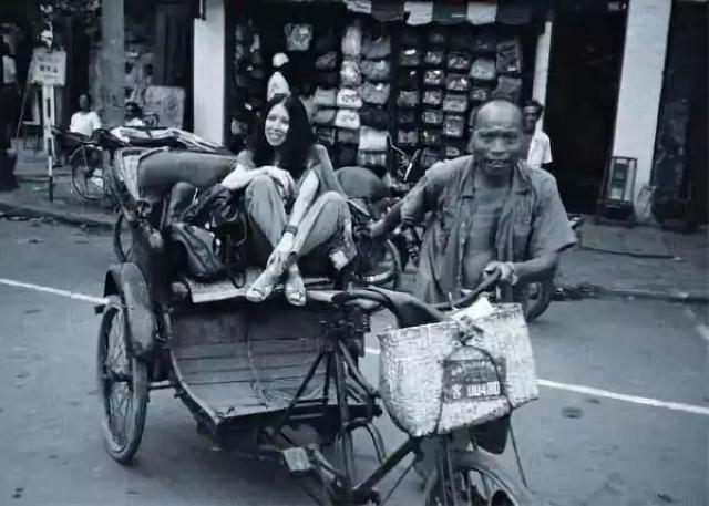 初三励志当学霸哇嘎嘎■三毛：一个不欣赏自己的人，是难以快乐的