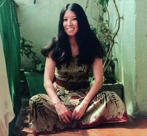 初三励志当学霸哇嘎嘎■三毛：一个不欣赏自己的人，是难以快乐的