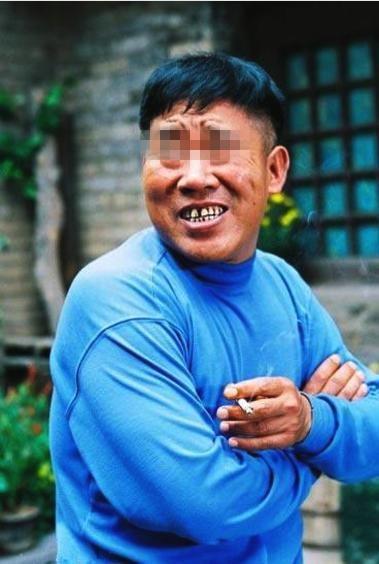 【奶爸聊欢迎】舅舅患了重病，母亲想卖房凑钱，父亲不同意，男子不知该听谁意见