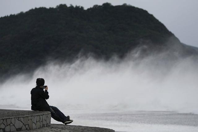 超强台风“海贝思”登陆..，酿1死51伤东京近6万户停电！