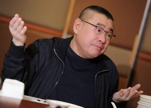 「醉爱聊汽车」他有钱任性，一条裤子26万，名下保姆车很拉风，车牌含义人人懂